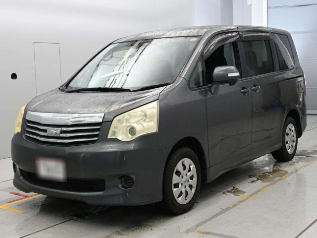 TOYOTA NOAH — фото