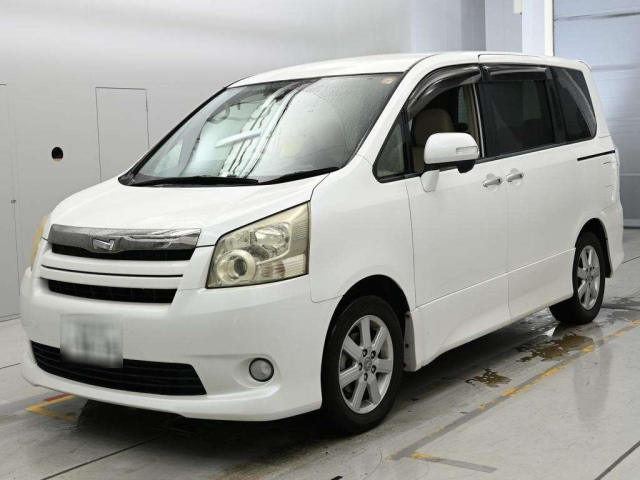 TOYOTA NOAH — фото