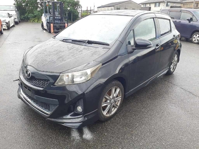 TOYOTA VITZ — фото