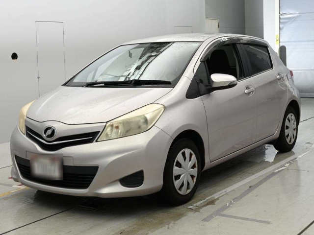 TOYOTA VITZ — фото