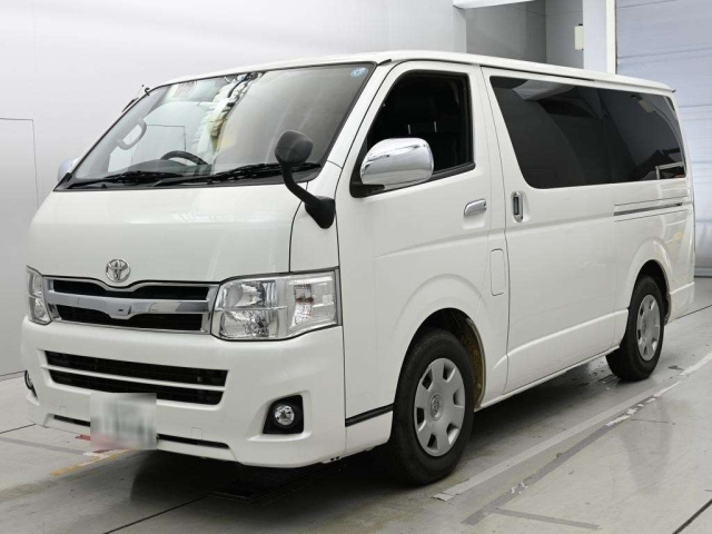 TOYOTA HIACE — фото