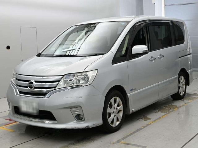 NISSAN SERENA — фото