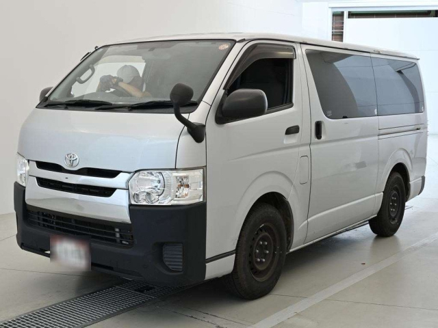 TOYOTA HIACE — фото