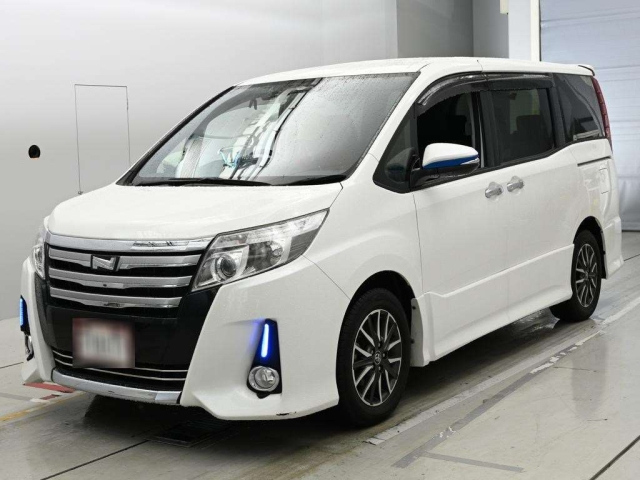 TOYOTA NOAH — фото