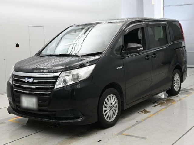TOYOTA NOAH — фото