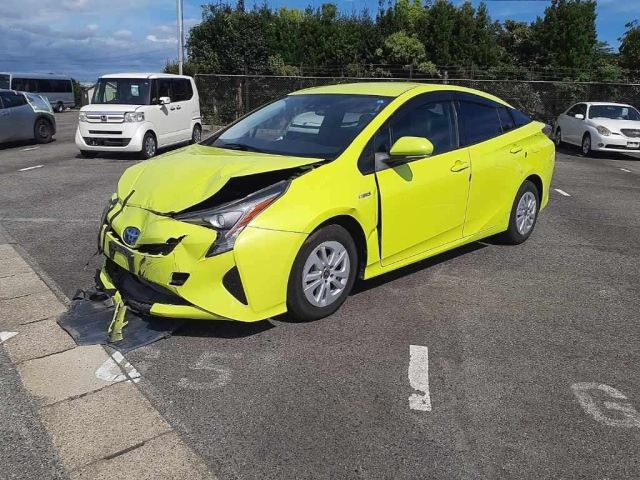TOYOTA PRIUS — фото