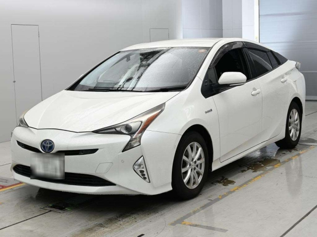 TOYOTA PRIUS — фото