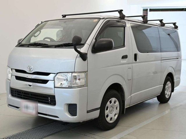 TOYOTA HIACE — фото