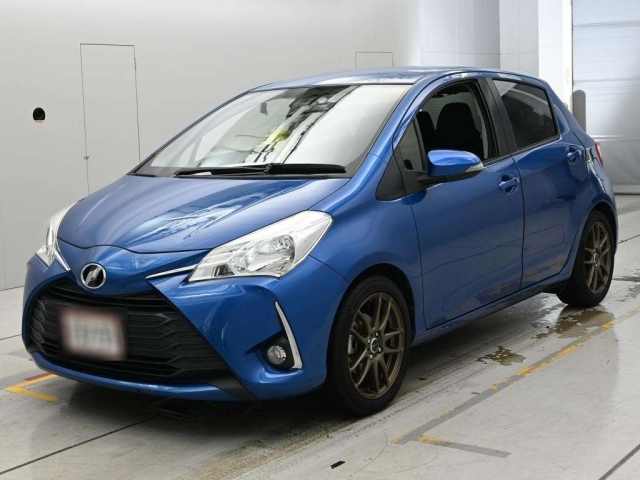 TOYOTA VITZ — фото
