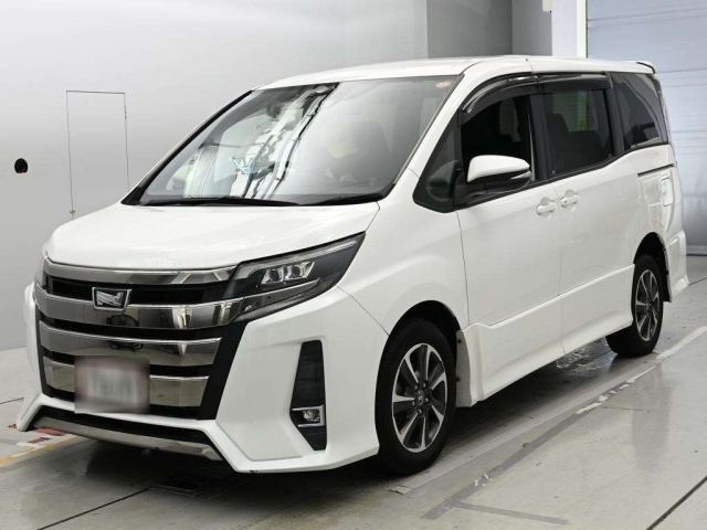 TOYOTA NOAH — фото