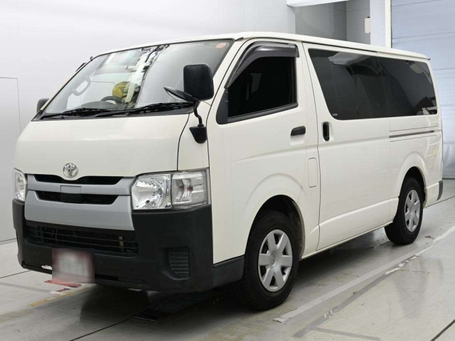 TOYOTA HIACE — фото