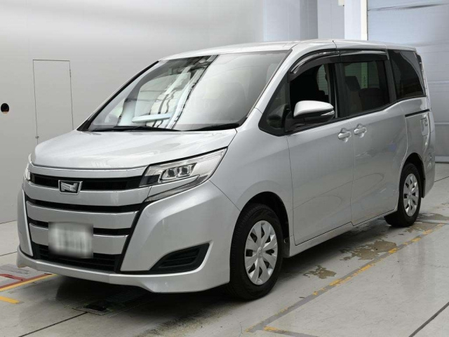 TOYOTA NOAH — фото