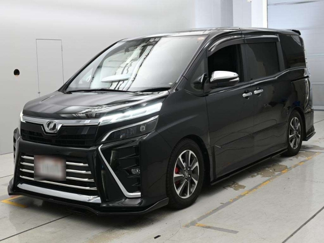 TOYOTA VOXY — фото