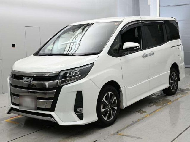 TOYOTA NOAH — фото