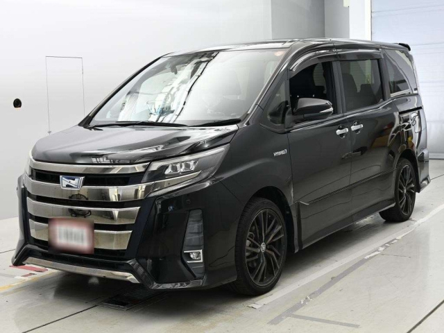 TOYOTA NOAH — фото