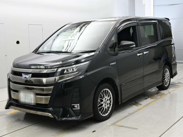TOYOTA NOAH — фото