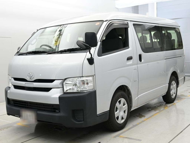 TOYOTA HIACE — фото