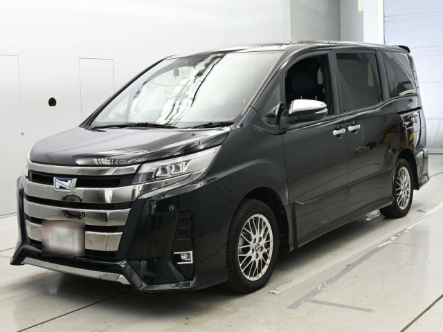 TOYOTA NOAH — фото