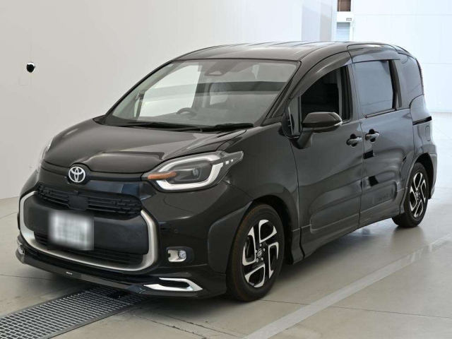 TOYOTA SIENTA — фото