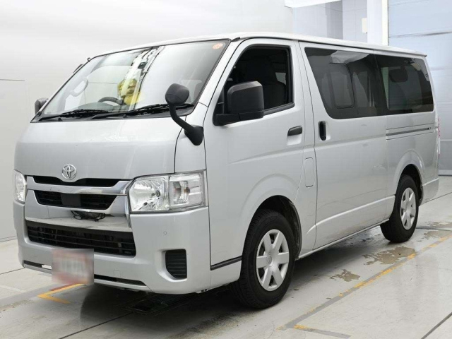 TOYOTA HIACE — фото