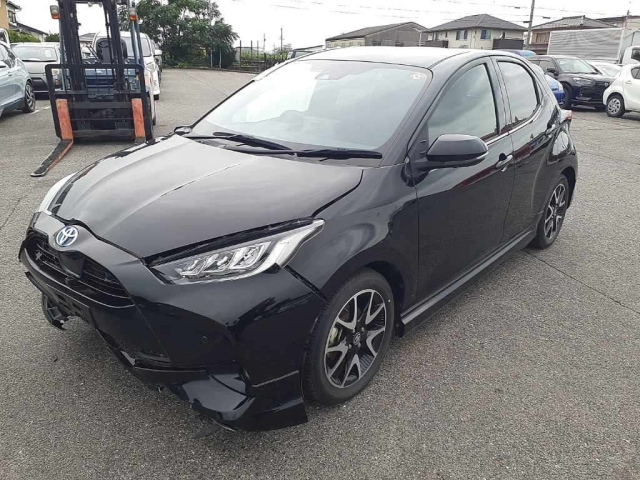 TOYOTA YARIS — фото