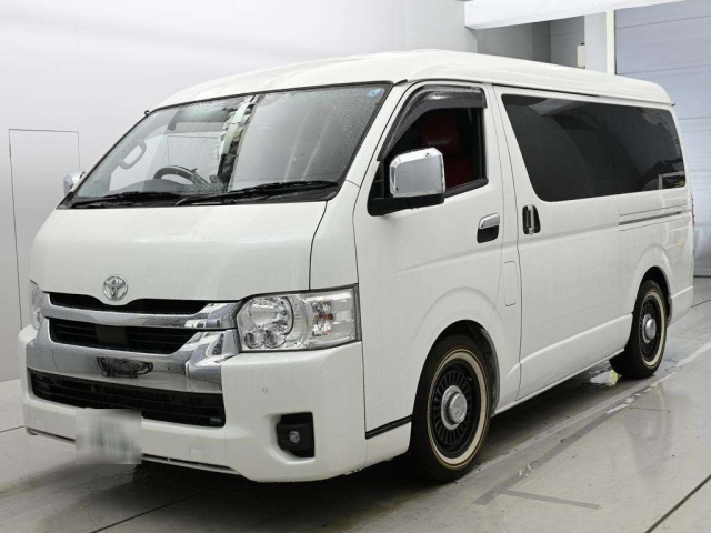 TOYOTA HIACE — фото