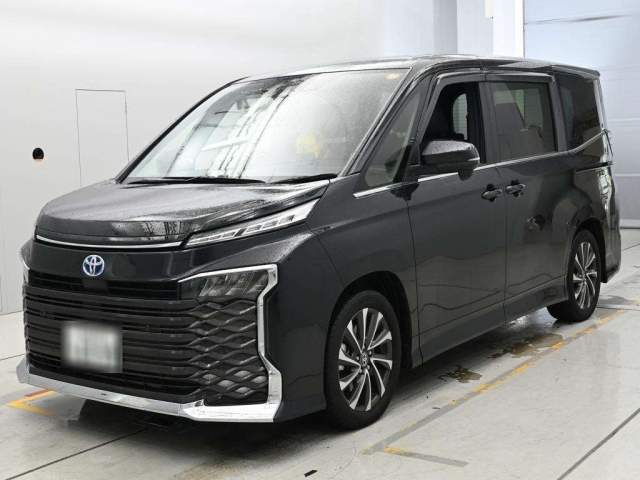 TOYOTA VOXY — фото