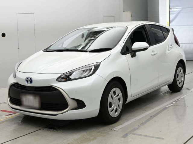 TOYOTA AQUA — фото