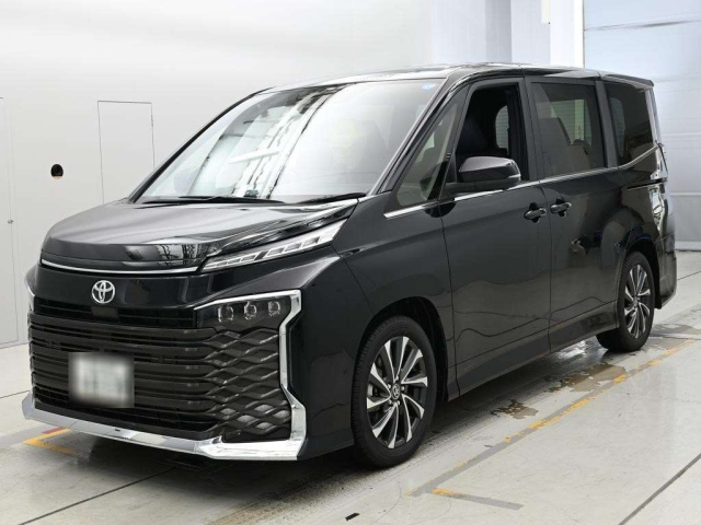 TOYOTA VOXY — фото
