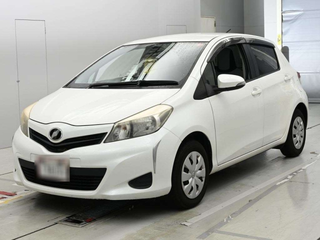 TOYOTA VITZ — фото