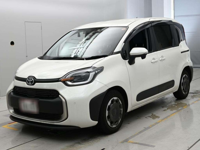 TOYOTA SIENTA — фото