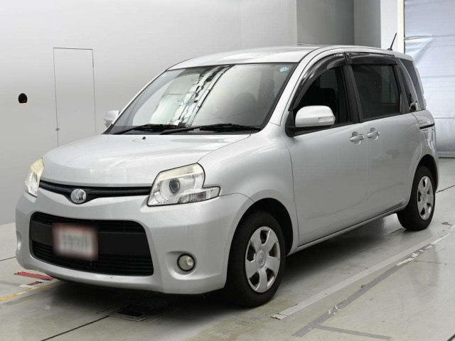 TOYOTA SIENTA — фото