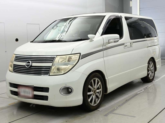 NISSAN ELGRAND — фото