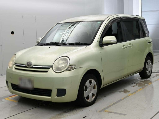 TOYOTA SIENTA — фото