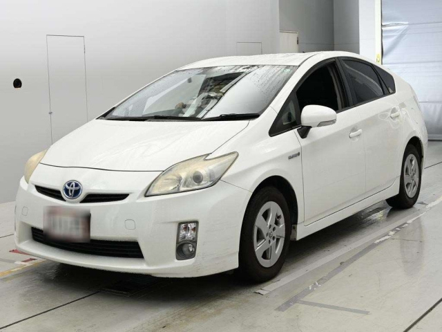 TOYOTA PRIUS — фото