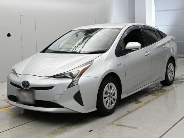 TOYOTA PRIUS — фото