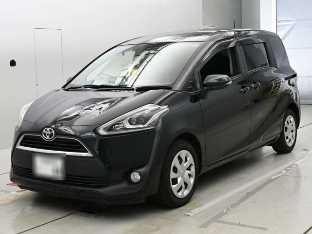 TOYOTA SIENTA — фото