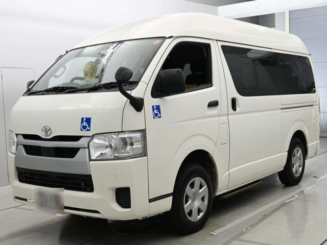 TOYOTA HIACE — фото