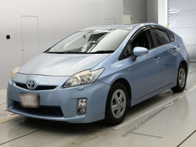 TOYOTA PRIUS — фото