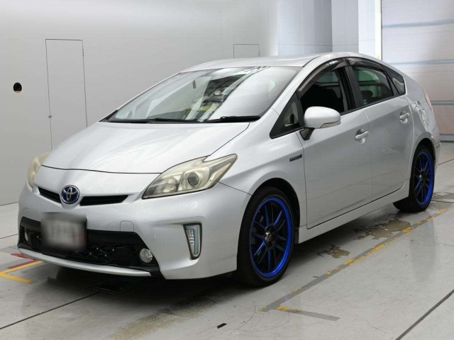 TOYOTA PRIUS — фото