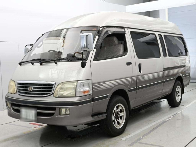 TOYOTA HIACE — фото
