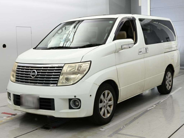 NISSAN ELGRAND — фото