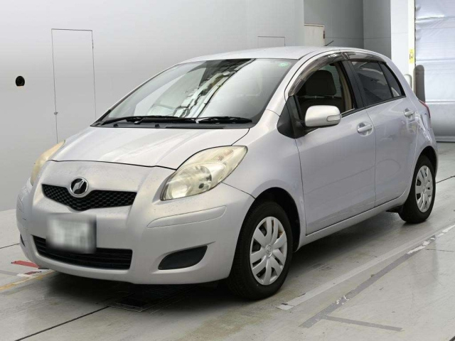 TOYOTA VITZ — фото