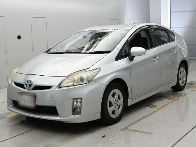 TOYOTA PRIUS — фото