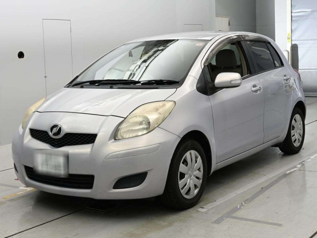 TOYOTA VITZ — фото