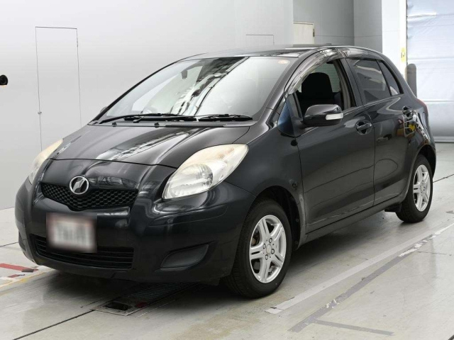 TOYOTA VITZ — фото