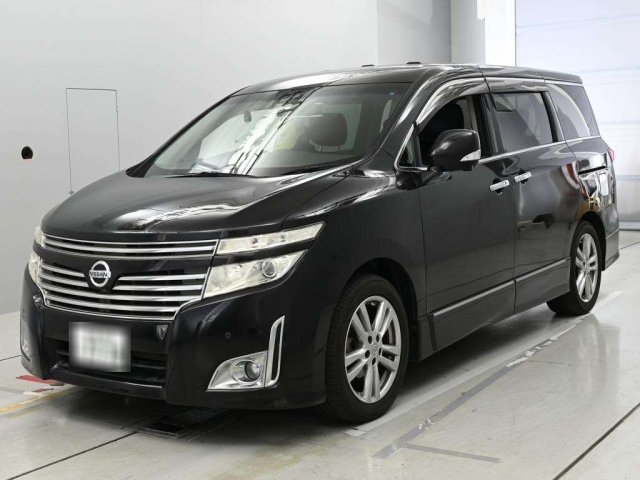 NISSAN ELGRAND — фото