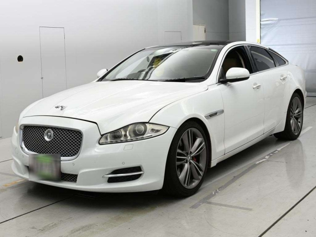 JAGUAR XJ — фото
