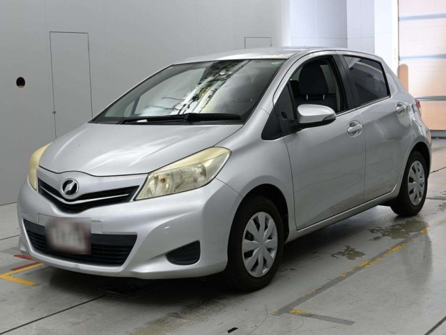 TOYOTA VITZ — фото