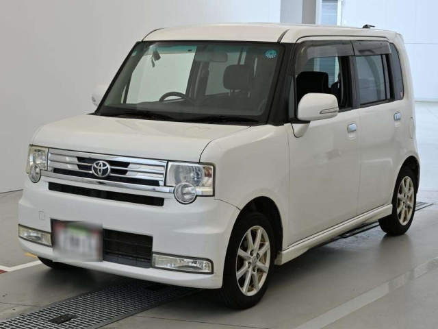 TOYOTA PIXIS — фото